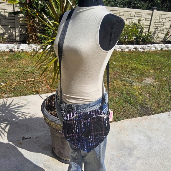 NWT BLACK n MULTICOLOR TWEED HEART LUV BETSEY CROSSBODY - Picture 11 of 11